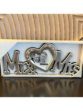 🛍️3/$30 Or 2/$20 🛍️ NIB MR & MRS Wedding Photo Frame Silver with Crystals